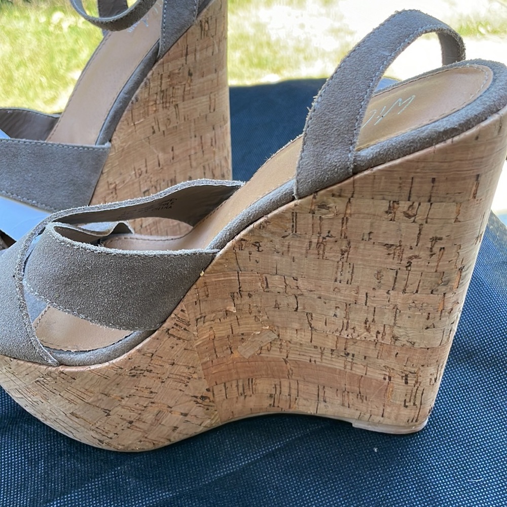 Shoe - Picture 3 of 5